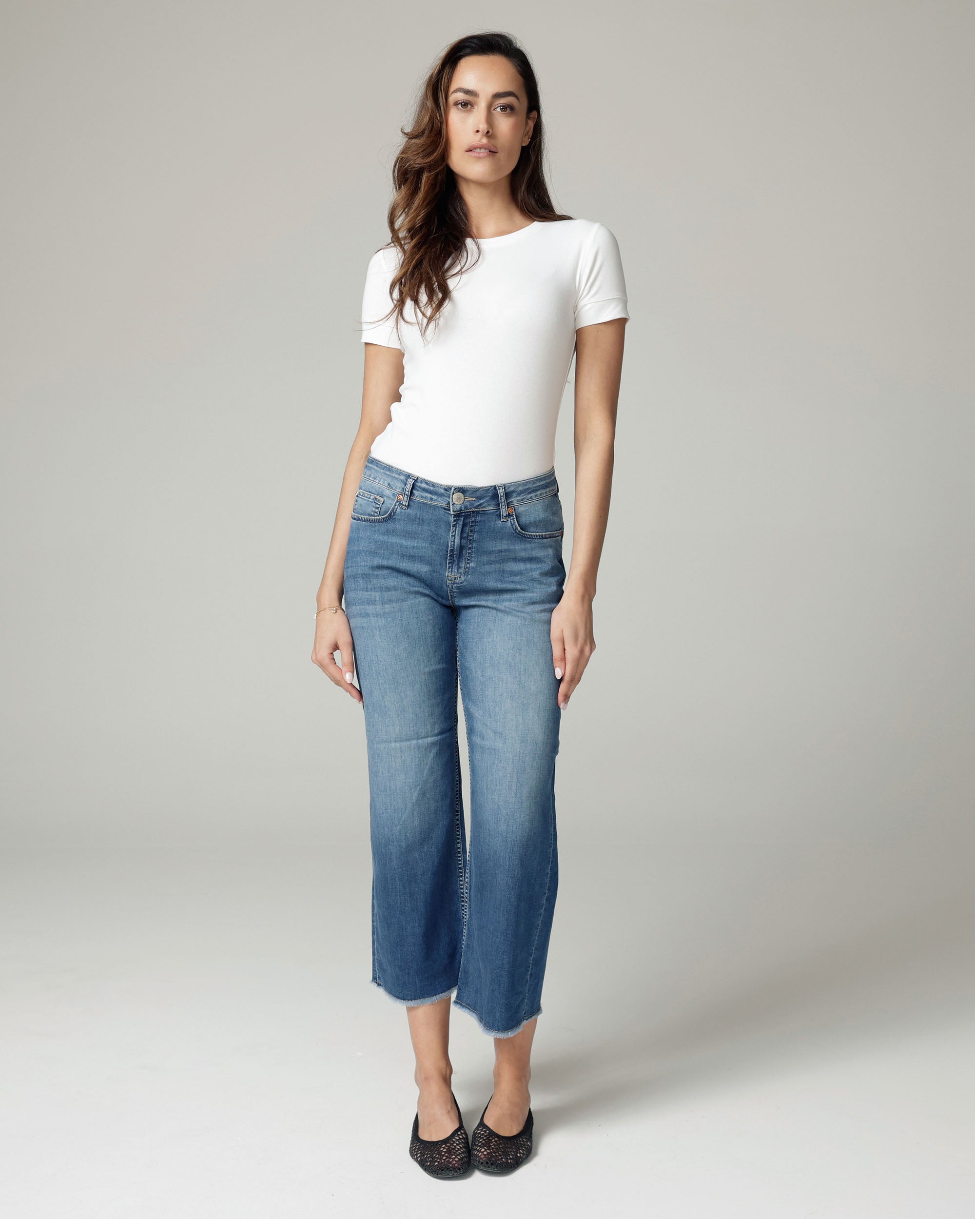 Mid-Blue Staight-Leg Cropped Mid-Rise Jeans | The Nancy Main image