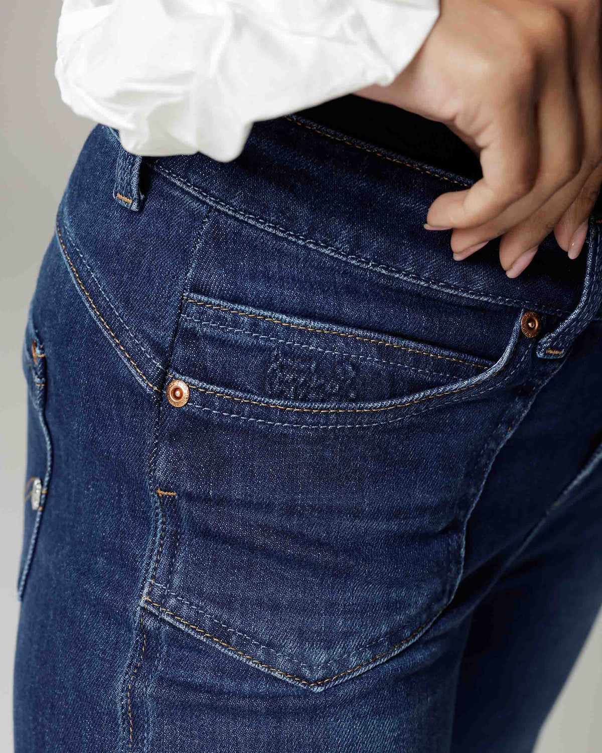 Dark Blue Wide-Leg Jeans, The Lolita, close-up detail, second photo