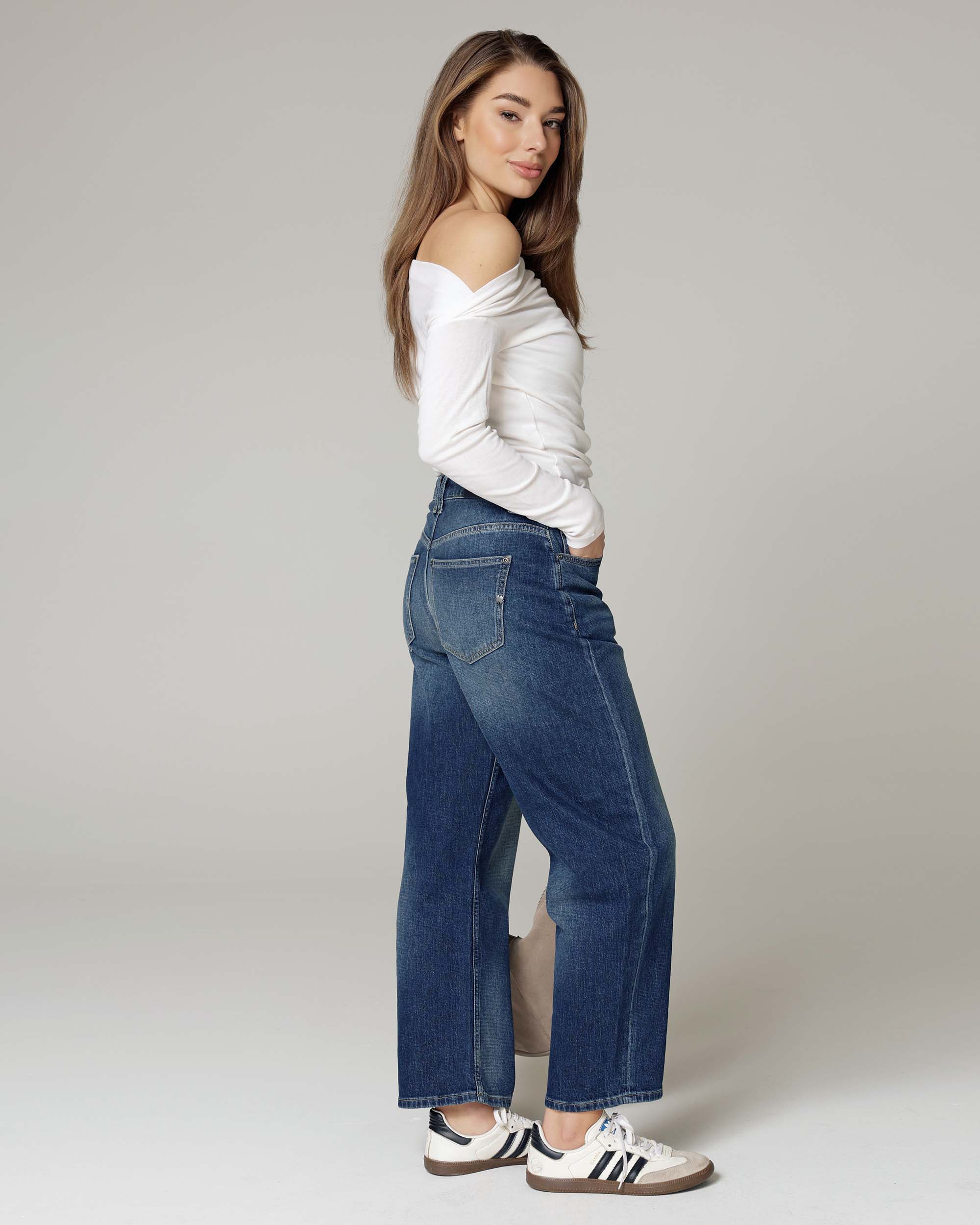 Mid-Blue Half Barrel Jeans | The Lara Secondary image