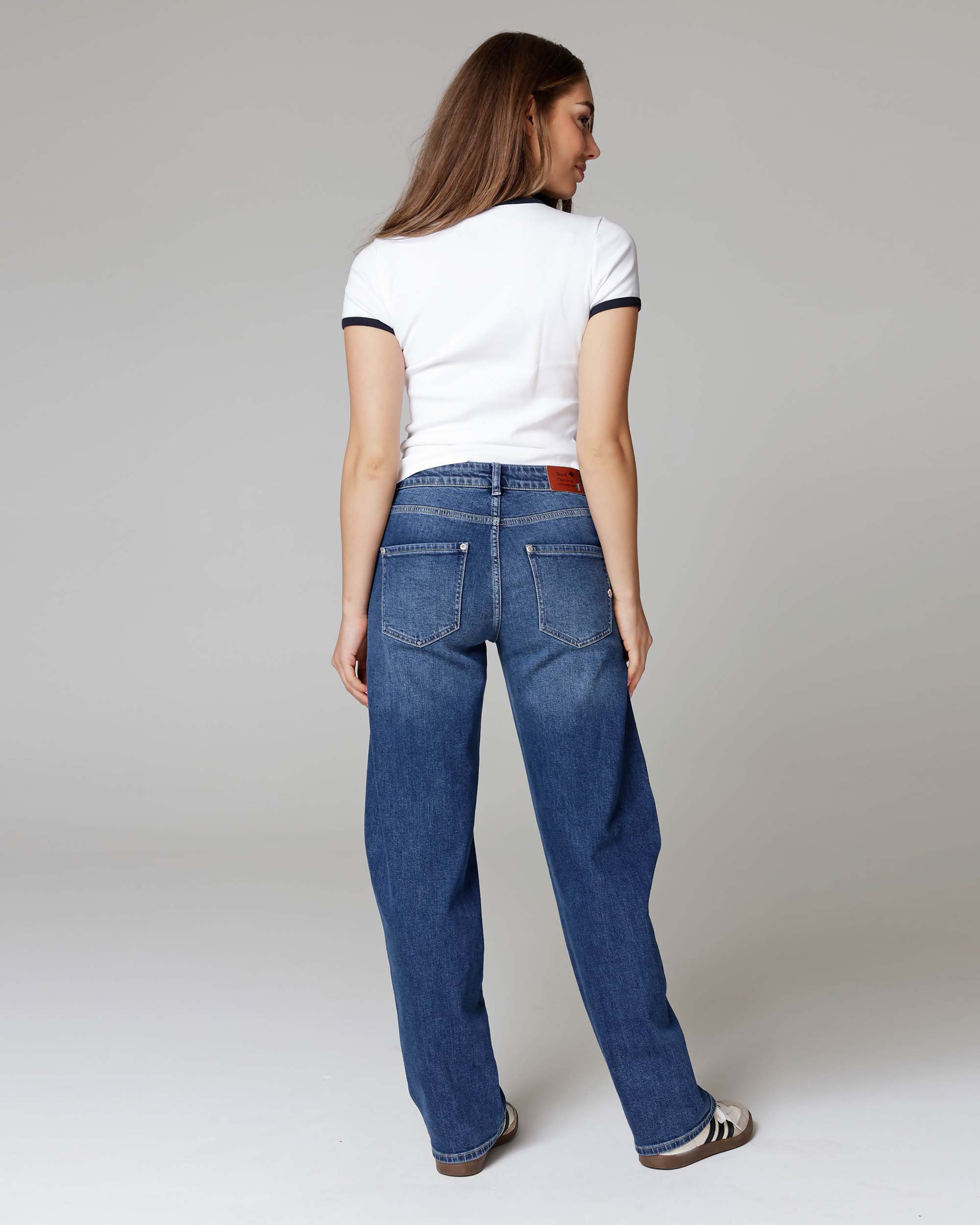 Mid-Blue Barrel-Leg Jeans | The Kristin