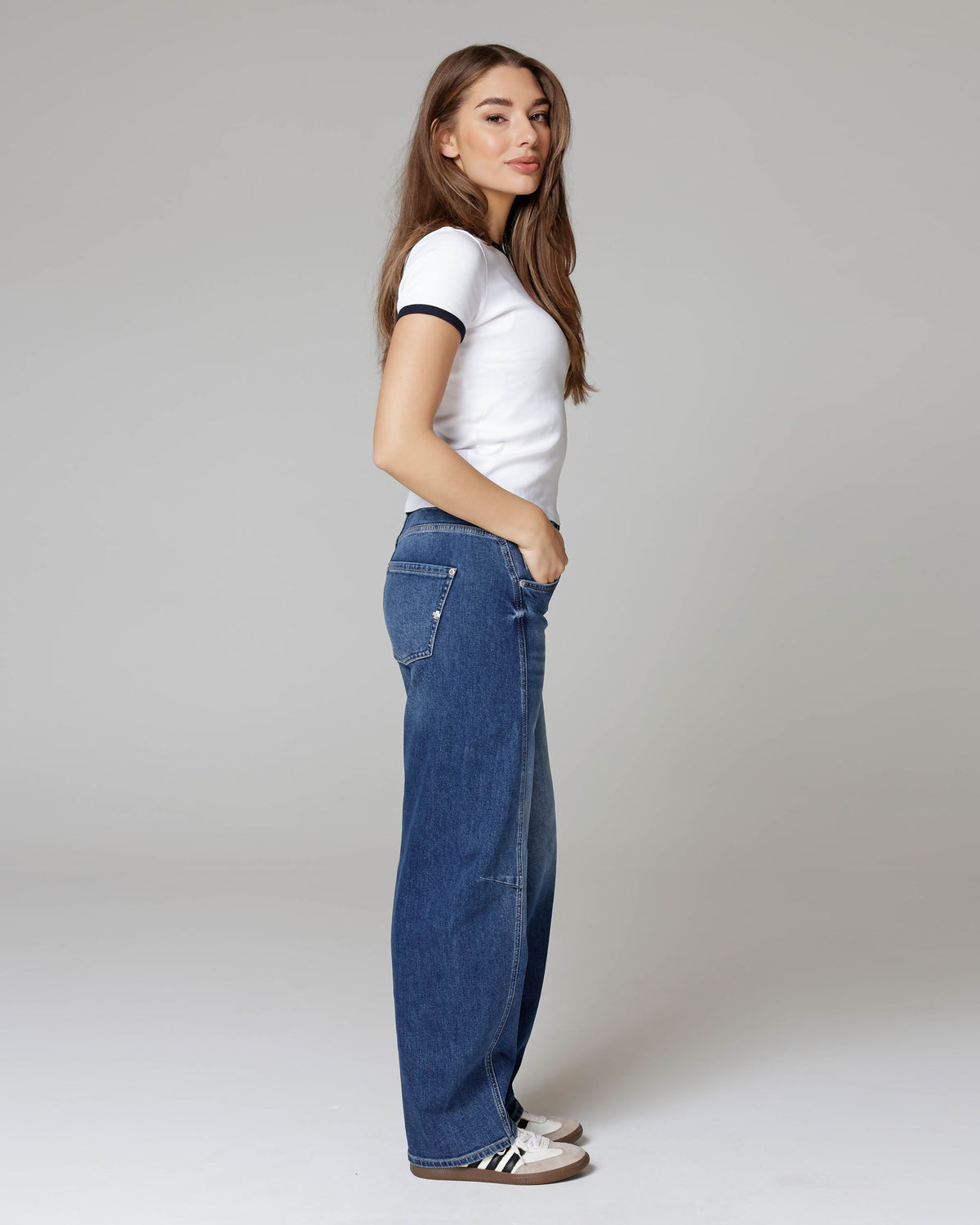 Mid-Blue Barrel-Leg Jeans | The Kristin