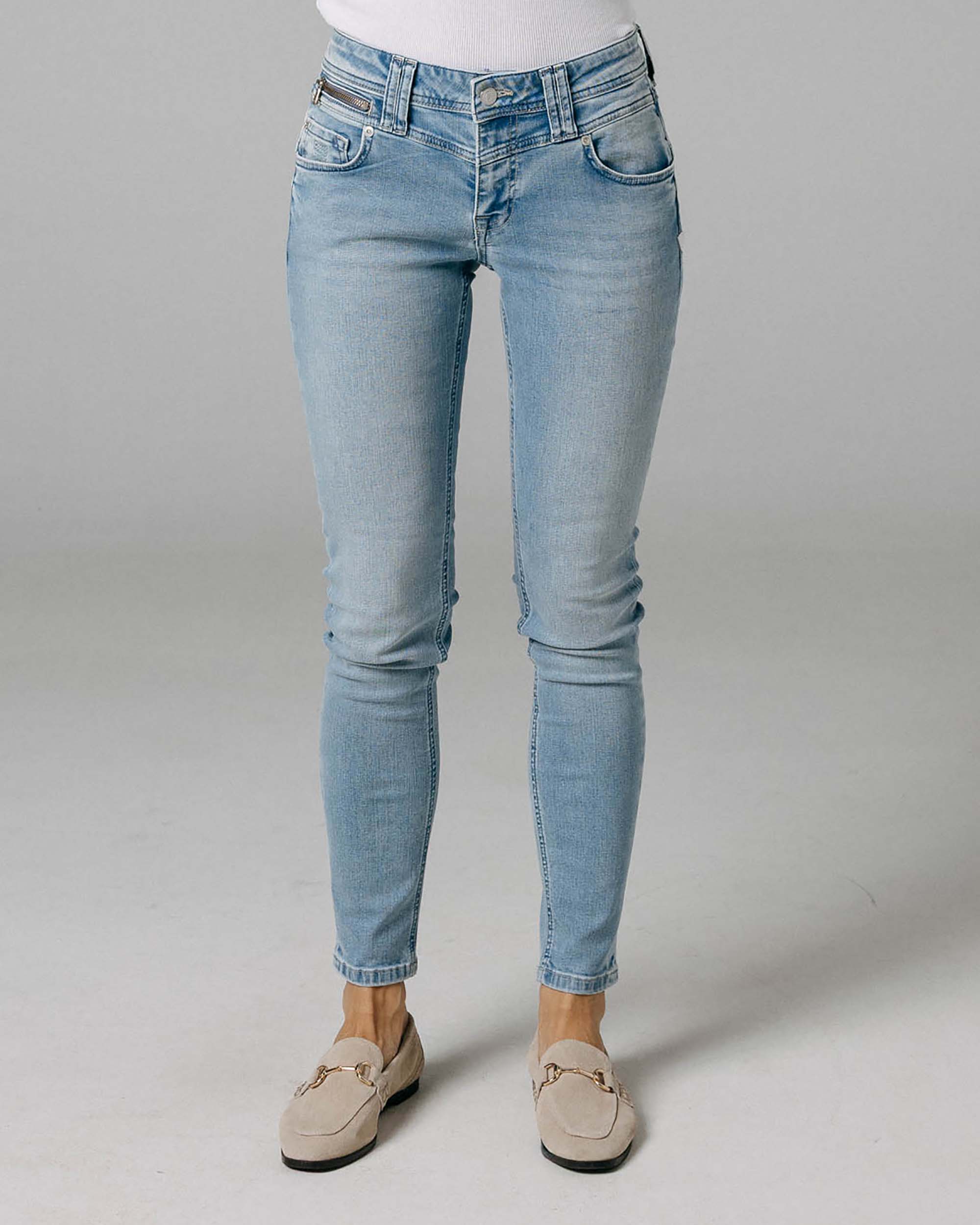 Vintage Light Blue Slim Jeans | The Manuela