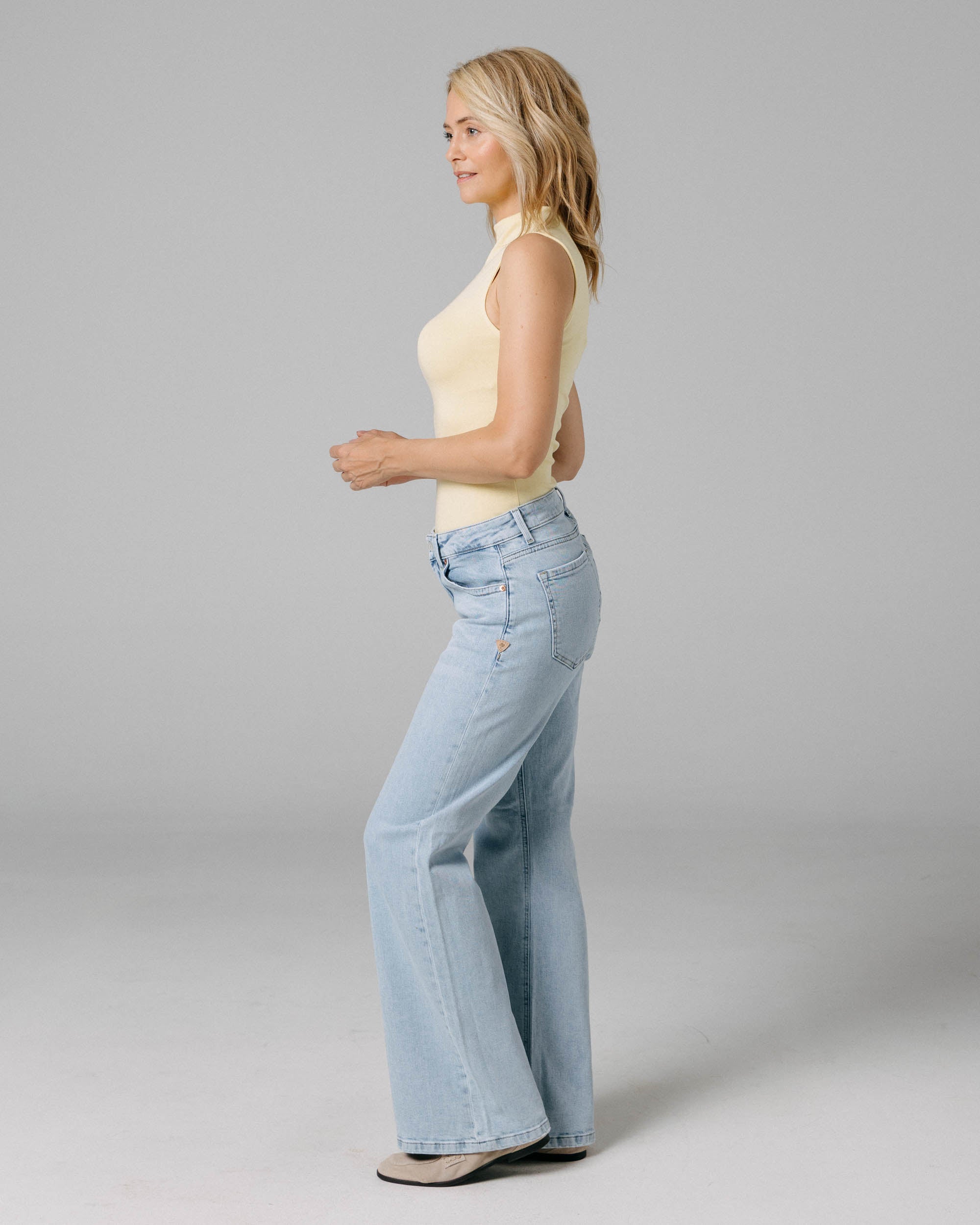 Vintage Light Blue Flare Jeans | The Sophia
