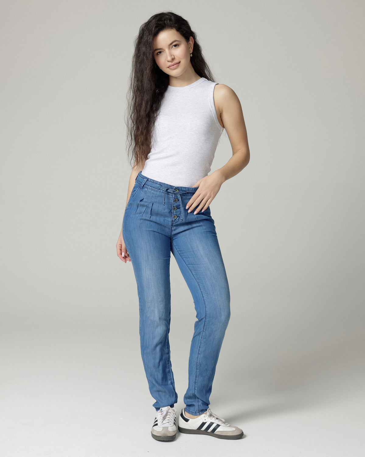 Indigo Relaxed Jeans, The Mia, front view